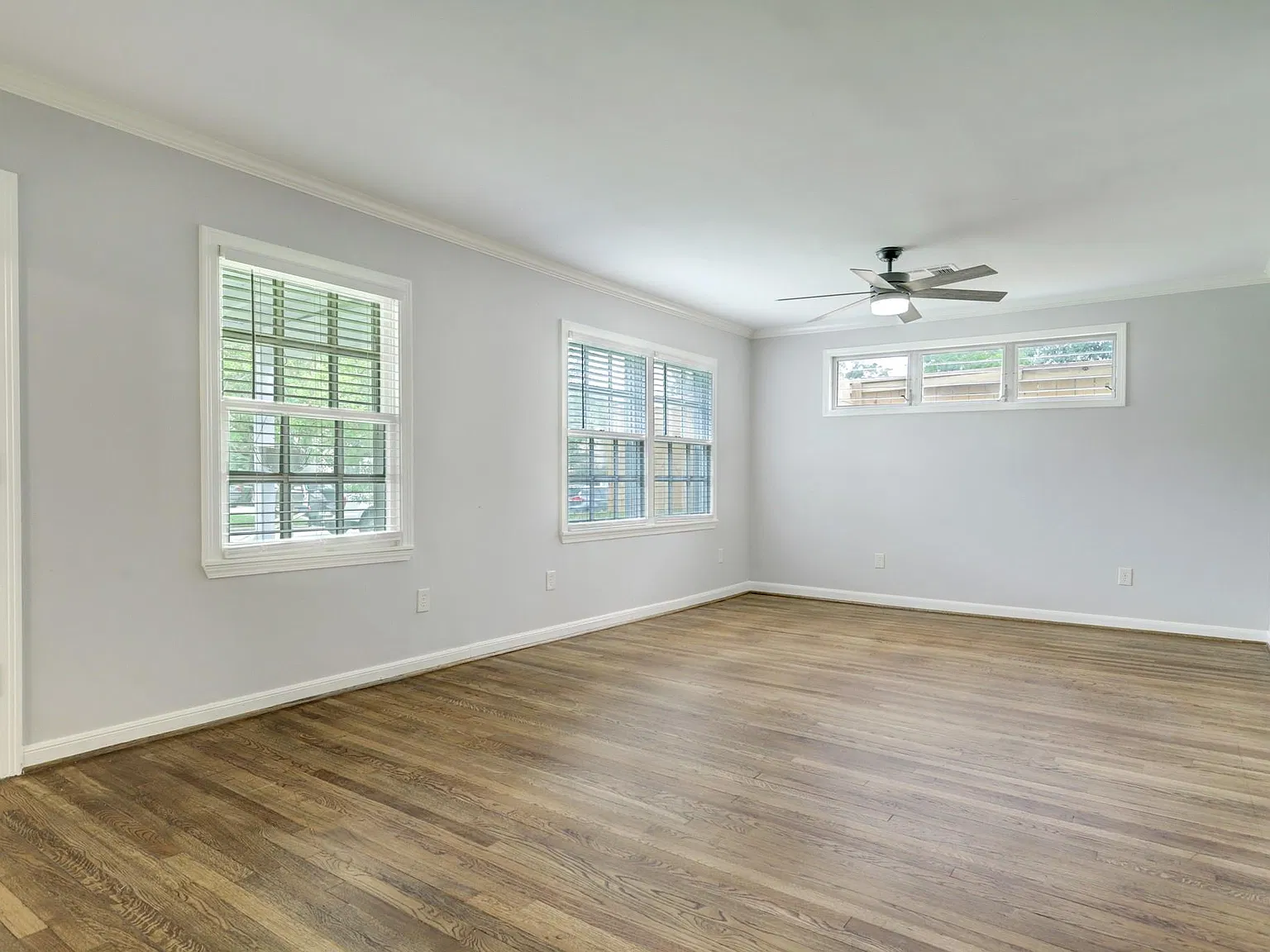 3 bed, 1.0 bath, 1242 sqft, $2,395 — Photo 4