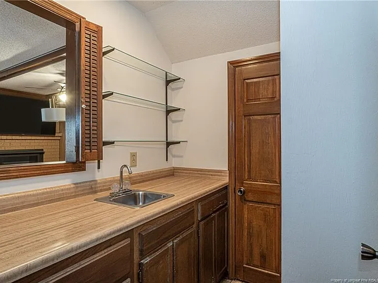 6821 Thames Dr — Photo 12