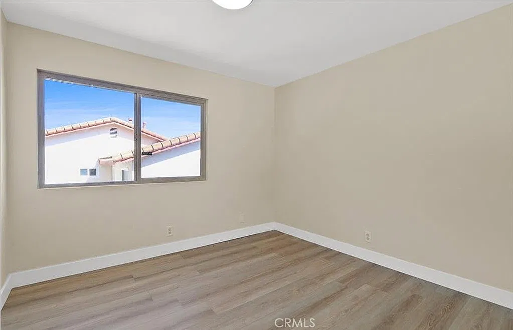 5 bed, 2780 sqft, $5,280 — Photo 4