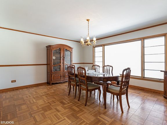4th image of 832 Argyle Ave