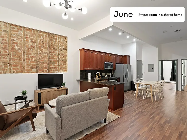 1110 Halsey St #D — Photo 8