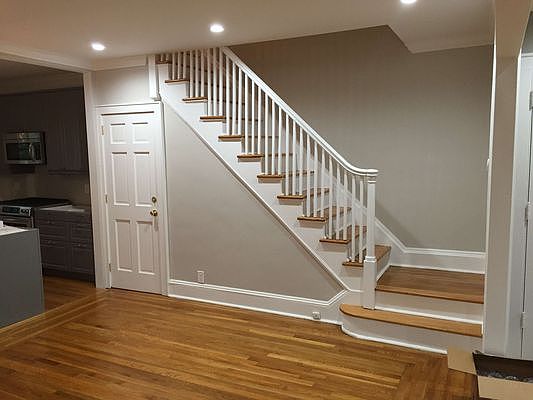 3rd image of 202 Burns St Floor 1