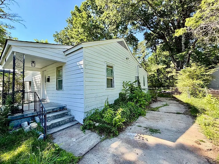 3800 E Mallory Ave — Photo 3