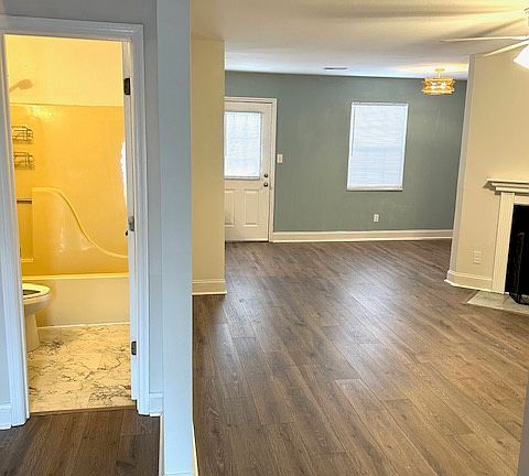4th image of 2027 Silverbrook Dr #2027