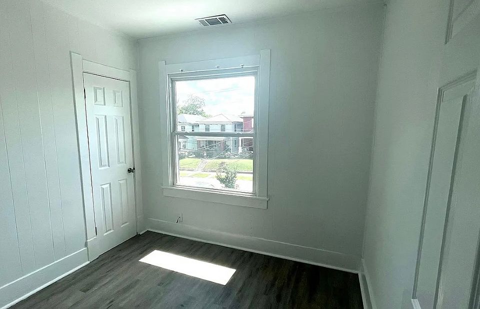 1st image of 709 E Burnett Ave #709