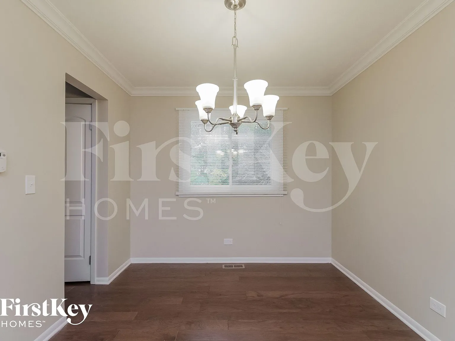 3 bed, 2.0 bath, 1555 sqft, $3,115 — Photo 4