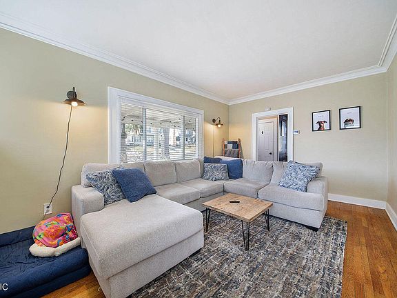 4th image of 1326 Calvin Ave SE