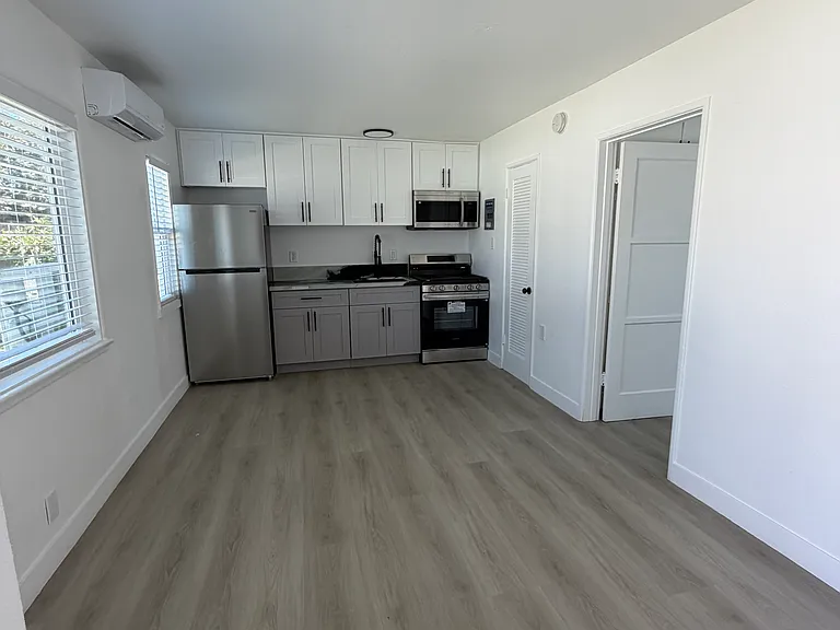 1512 W 5th St #A — Photo 5