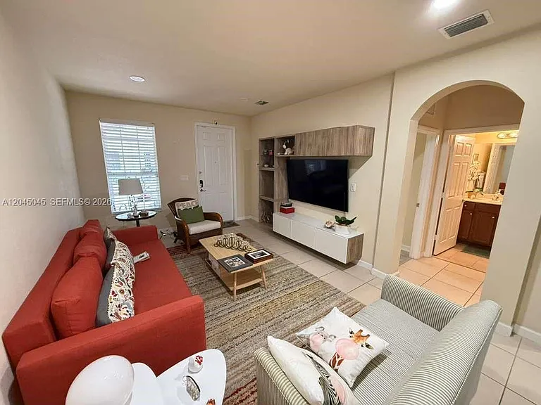 9572 SW 169th Pl #MAIN HOUSE — Photo 3