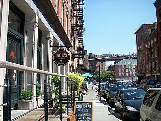 Rented by The Durst Organization | media 30