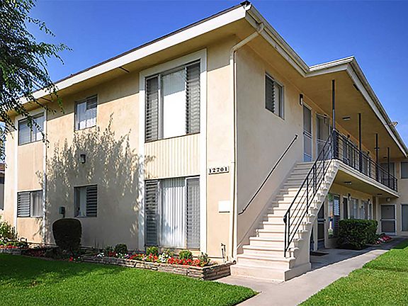 12201 Peacock exterior with 10 apartment units