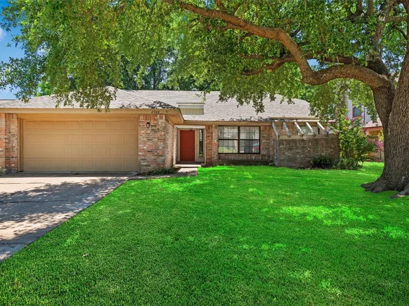 2509 Clayton Oaks Dr, Grand Prairie, TX 75052