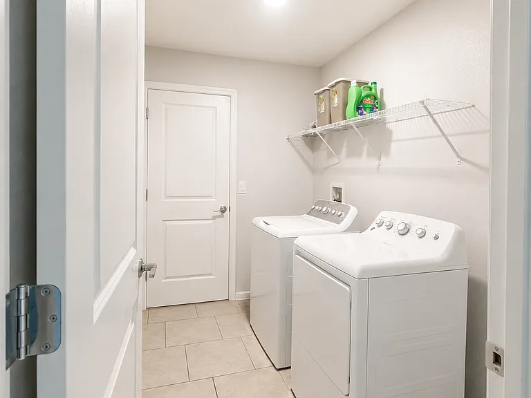 216 Pershing St — Photo 20