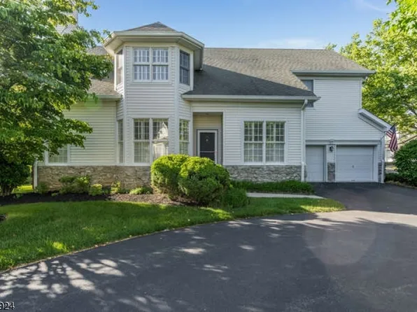 88 Westgate Dr, Clinton Twp., NJ 08801