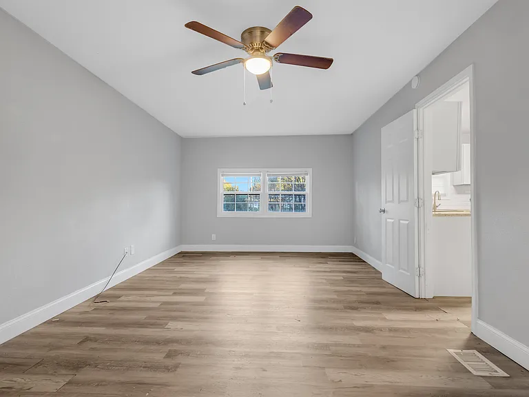 422 S Stone St — Photo 7