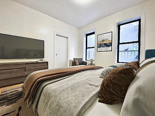 3rd image of 526 W 161st St #44