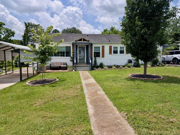 305 Charlotte Dr, Shelbyville, TN 37160