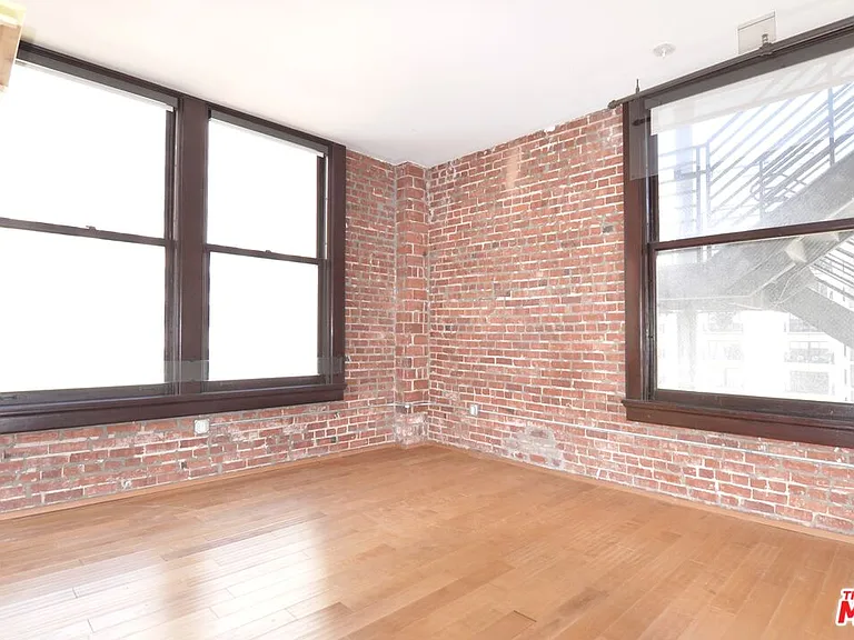 460 S Spring St #701 — Photo 13