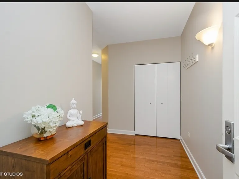 1600 S Prairie Ave #1007 — Photo 2