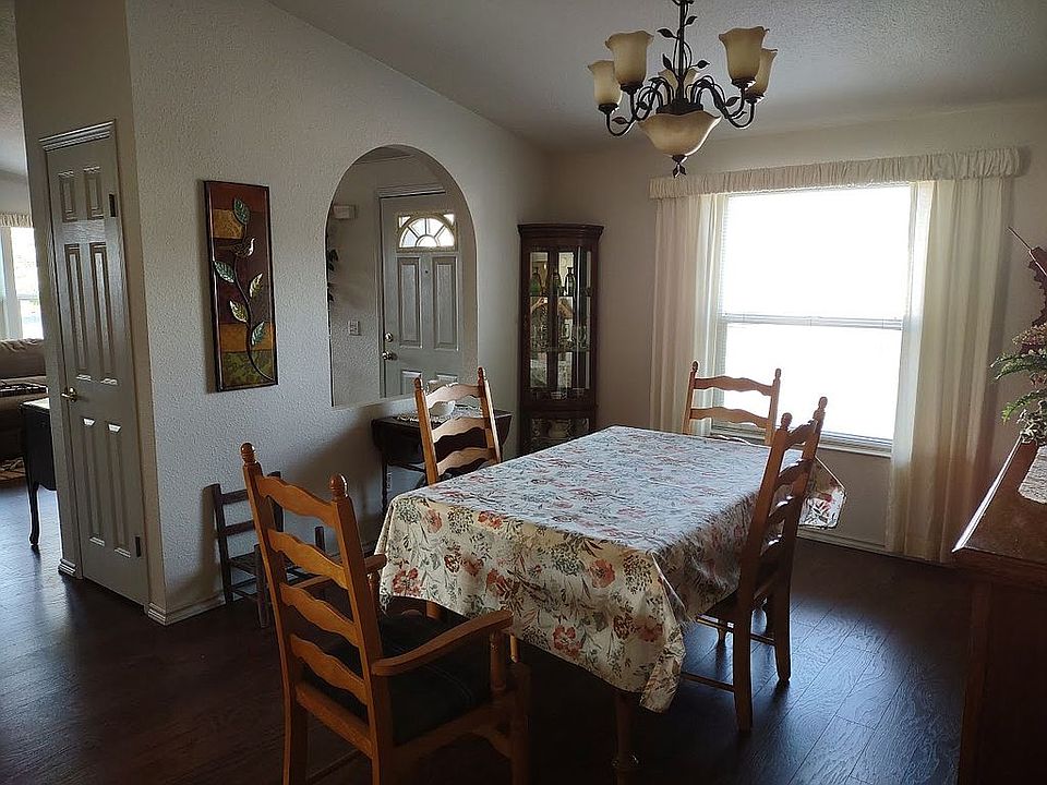1st image of 8 Noel Ln