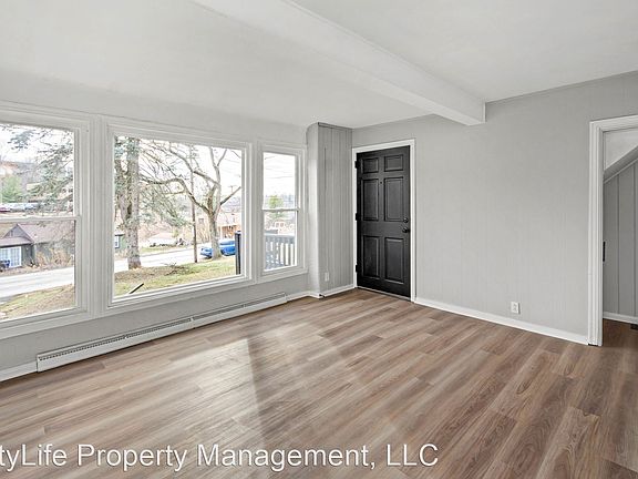 2nd image of 527 Orchard Dr Floor 1