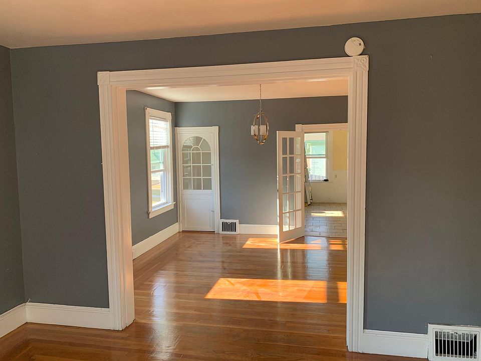 1st image of 95 Clarence St Floor 2