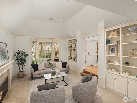 5th image of 1716 Bellevue Way NE