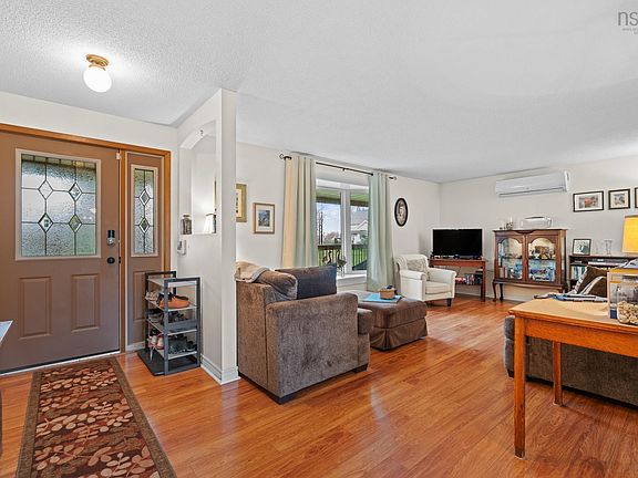 5th image of 19 Harmony Rd
