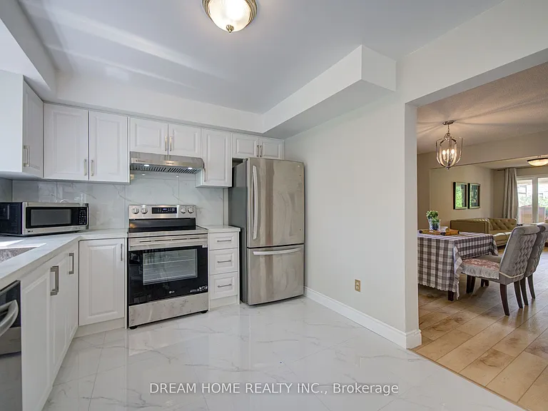 25 Yongehurst Rd — Photo 12