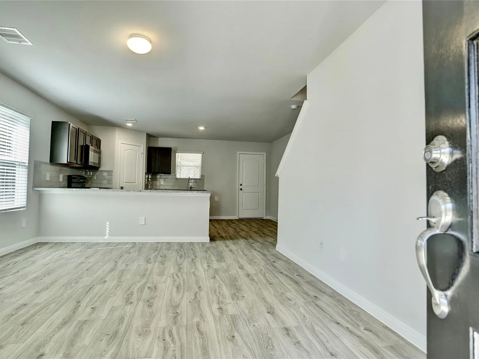 4 bed, 2.5 bath, 1600 sqft, $1,800 — Photo 4