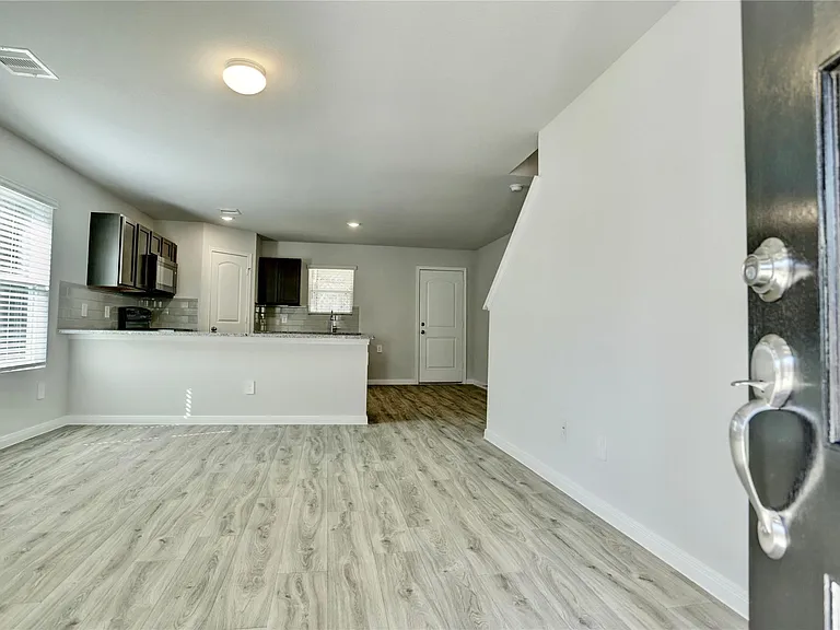 406 Noel — Photo 4
