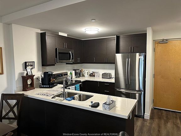 3rd image of 1675 Banwell Rd #305