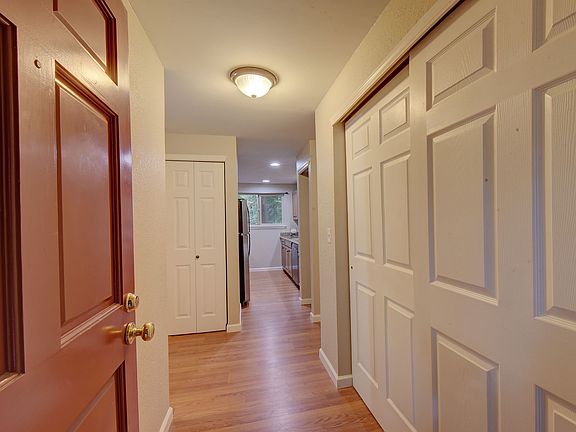 3rd image of 8020 146th Ave NE