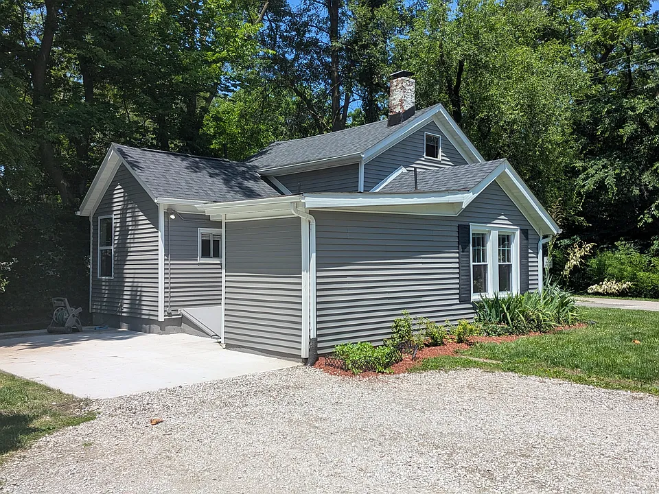 215A Saint Andrews Ave