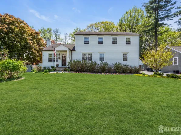 52 Thomas Ave, Shrewsbury, NJ 07702