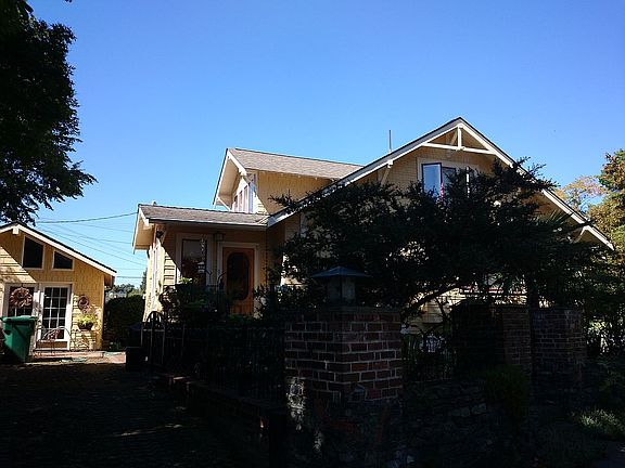 2nd image of 1119 NE Ravenna Blvd