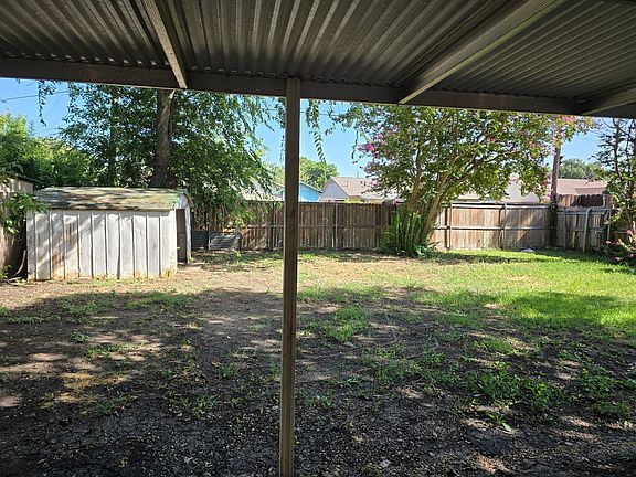 3rd image of 3325 Lariat Ln