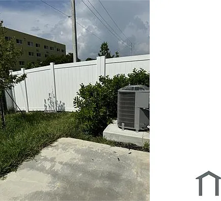 1045 NW 4th Ter — Photo 5
