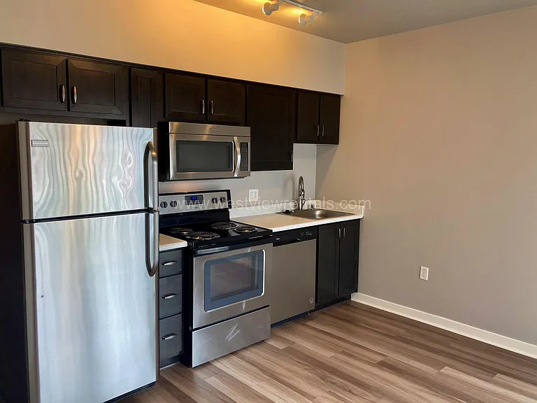 203 E Laurel St — Photo 30