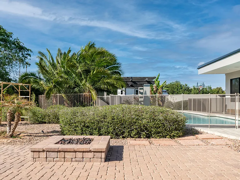 7417 E Paradise Dr — Photo 55