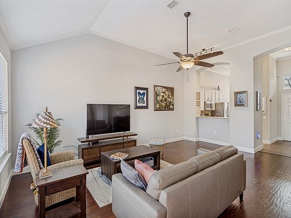 4th image of 2905 Cranston Pl