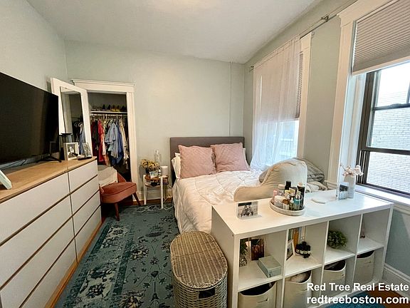 3rd image of 1564 Commonwealth Ave APT 15
