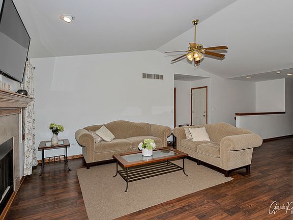 5th image of 797 Irving Ave