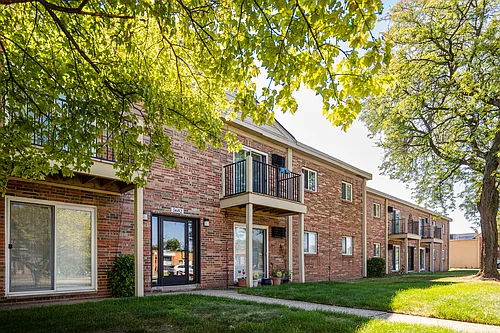 Dearborn Club Apartments Photo 1