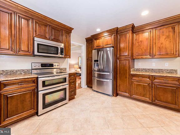 3rd image of 9595 Burnt Oak Dr