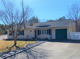 10 Pine Gate, East Patchogue, NY 11772