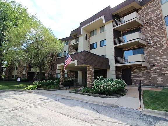 3rd image of 3350 Carriage Way Dr #305