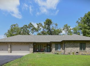 1550 Cedar Dr, Cassville, MO 65625