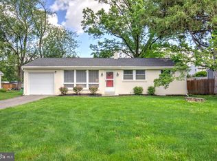 1527 Eden Rd, Lancaster, PA 17601