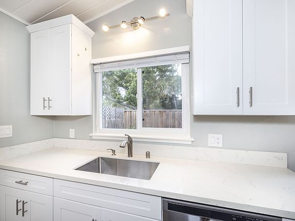 5th image of 3213 Alma St